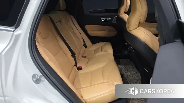 Volvo XC60 second Generation 2023 Белый из Кореи, фото 3