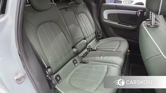 Mini Cooper S Countryman 2022 Светло-серебряный цвет из Кореи, фото 3