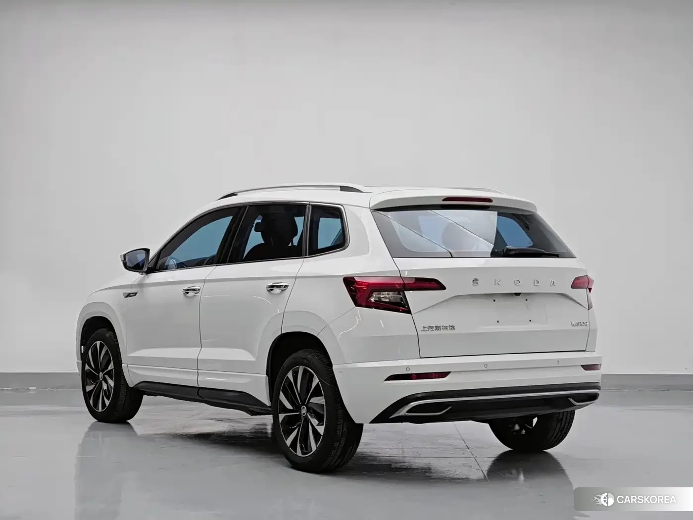 Skoda Karoq 2023 Белый из Китая, фото 3