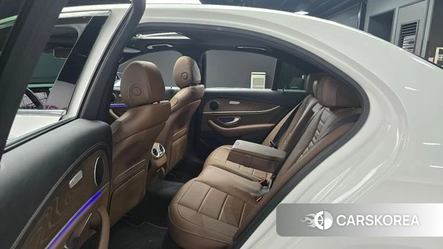 Mercedes-Benz E-Class W213 2021 Белый из Кореи, фото 3