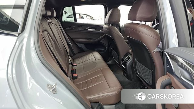 BMW X4 (G02) 2022 Светло-серебряный цвет из Кореи, фото 3