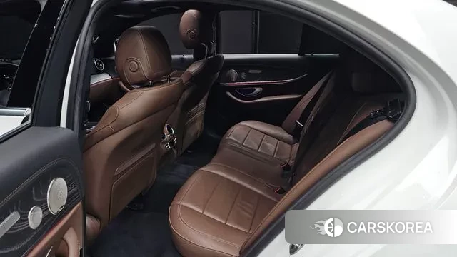 Mercedes-Benz E-Class W213 2022 Белый из Кореи, фото 3