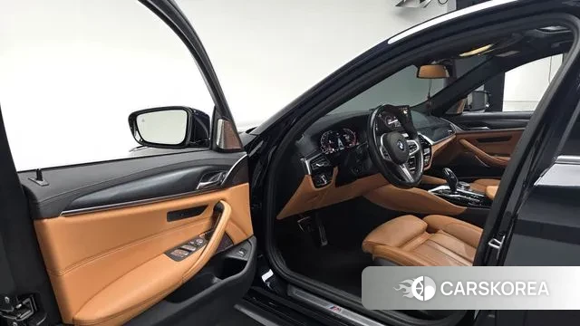 BMW 5 Series (G30) 2023 Черный из Кореи, фото 3