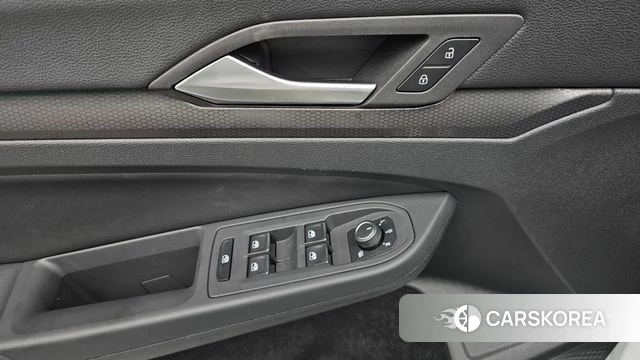 Volkswagen Golf 8th Generation 2024 Белый из Кореи, фото 3