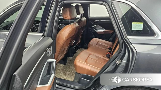 Audi Q3 (F3) 2022 Серый из Кореи, фото 3