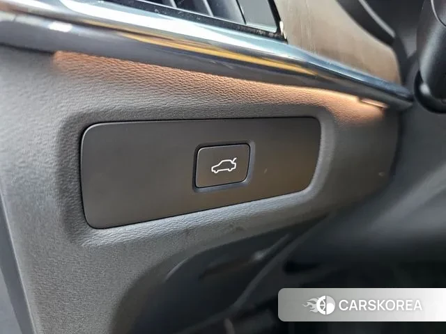 Volvo S90 2024 Серебристо-серый из Кореи, фото 3