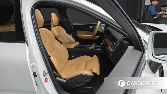 Volvo XC60 second Generation 2021 Белый из Кореи, фото 3