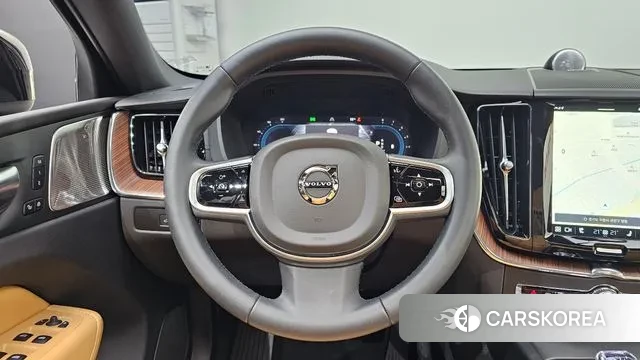 Volvo XC60 second Generation 2024 Черный из Кореи, фото 3