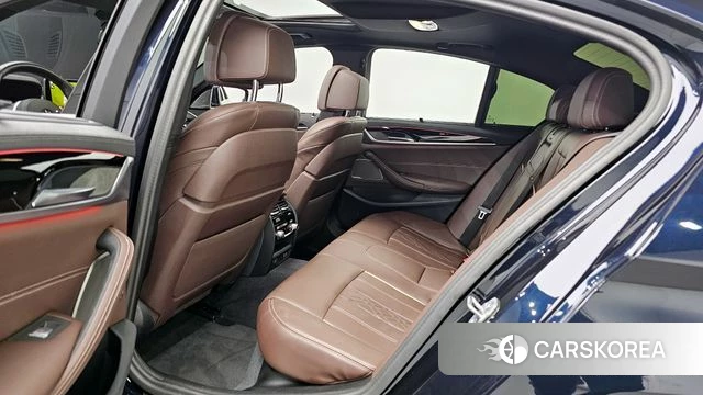 BMW 5 Series (G30) 2023 Черный из Кореи, фото 3