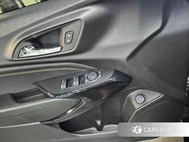 Chevrolet (GM Daewoo) Trax Crossover 2025 Серебристо-серый из Кореи, фото 3