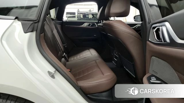 BMW 4 Series (G22) 2024 Белый из Кореи, фото 3