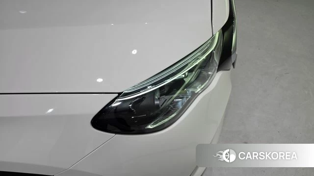 Mercedes-Benz E-Class W214 2026 Белый из Кореи, фото 3