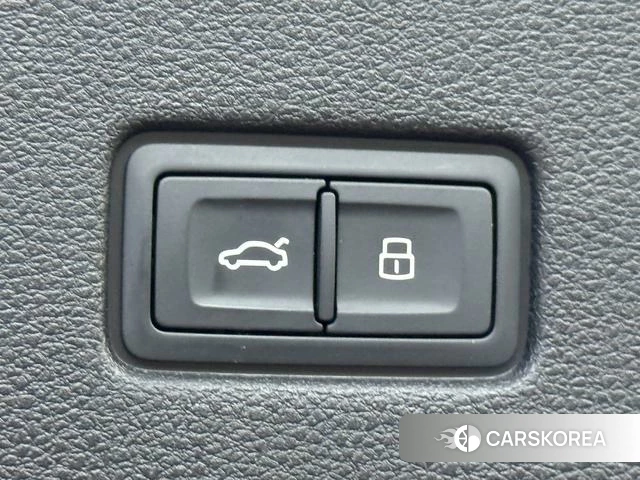 Audi Q8 2021 Черный из Китая, фото 3