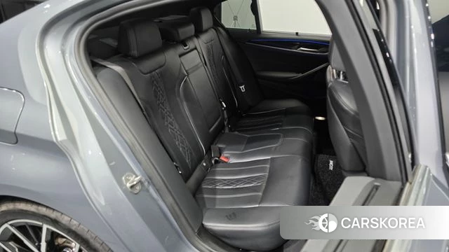 BMW 5 Series (G30) 2022 Серебристо-серый из Кореи, фото 3