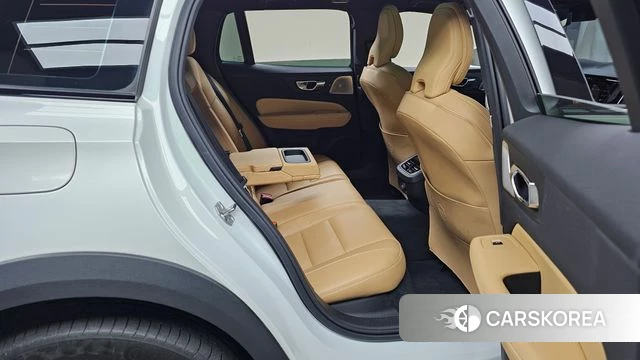 Volvo V60 Cross-Country 2nd Generation 2021 Белый из Кореи, фото 3