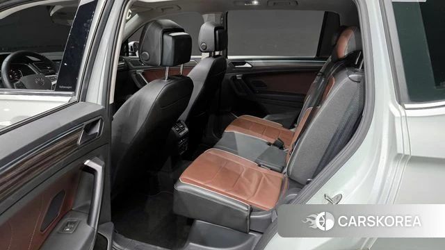 Volkswagen Tiguan Allspace 2023 Белый из Кореи, фото 3
