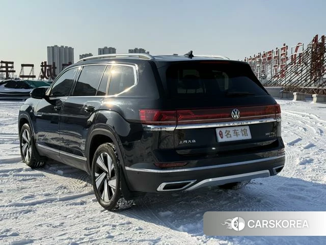 Volkswagen Tourang 2022 Черный из Китая, фото 3