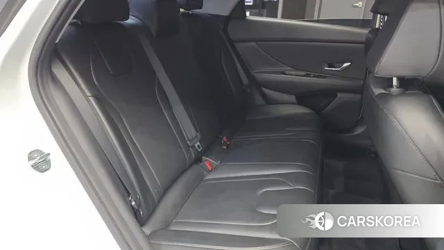 Hyundai Avante Hybrid (CN7) 2023 Белый из Кореи, фото 3