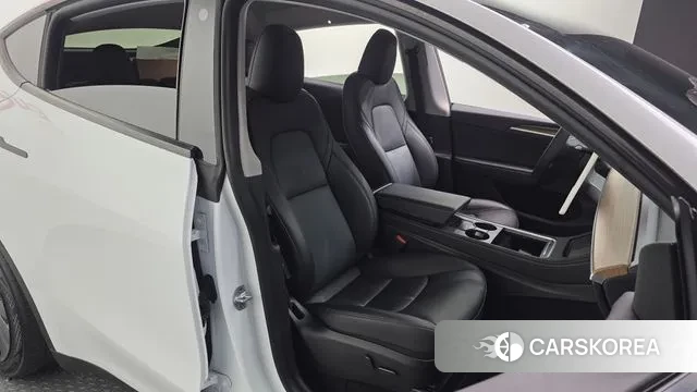 Tesla Model Y 2023 Белый из Кореи, фото 3