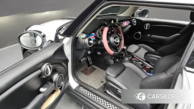 Mini Cooper 2018 Серебряный из Кореи, фото 3