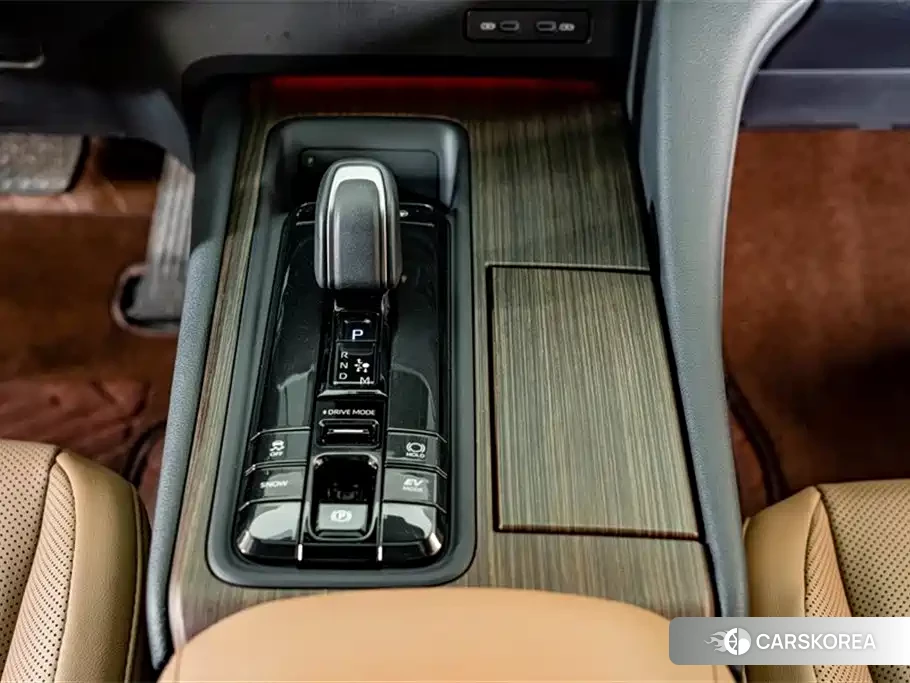 Toyota Crown 2025 Черный из Китая, фото 3