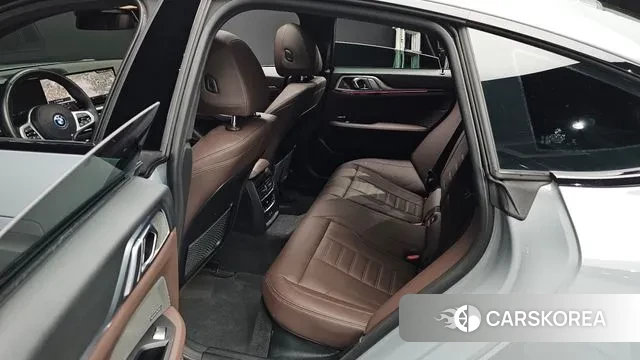 BMW i4 2024 Цвет галактики из Кореи, фото 3