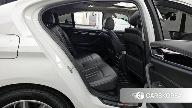 BMW 5 Series (G30) 2018 Белый из Кореи, фото 3