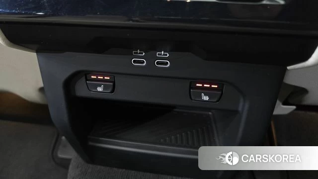 BMW 5 Series (G60) 2024 Светло-серебряный цвет из Кореи, фото 3
