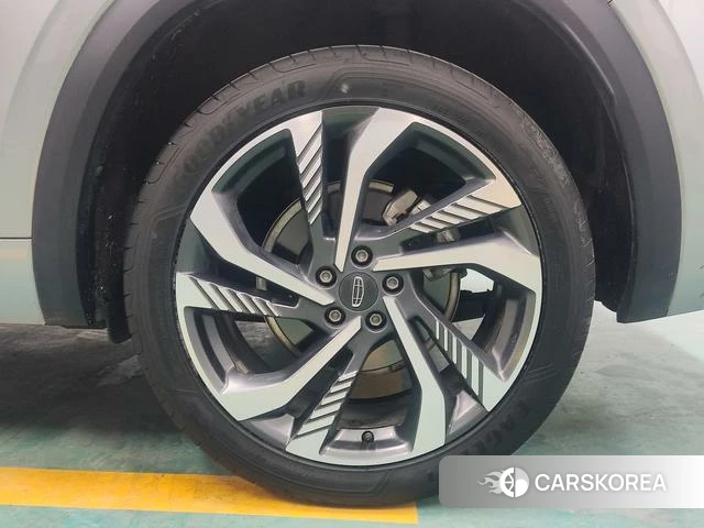 Geely Automobile Xingyue L 2023 Темно-серый из Китая, фото 3