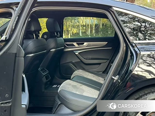 Audi A6L 2024 Серебристо-серый из Китая, фото 3