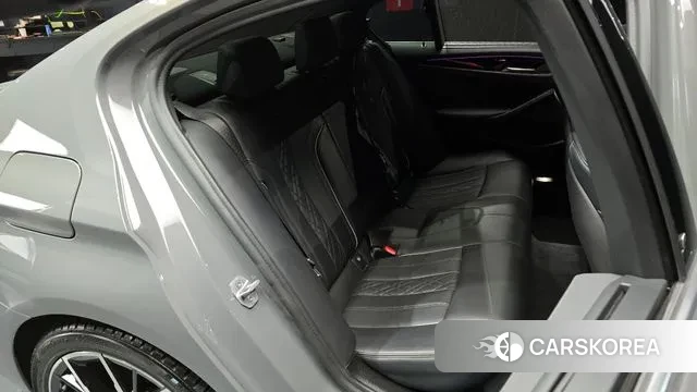 BMW 5 Series (G30) 2022 Серебристо-серый из Кореи, фото 3