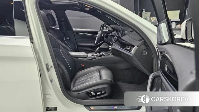 BMW 5 Series (G30) 2019 Белый из Кореи, фото 3