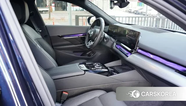 BMW 5 Series (G60) 2025 Черный из Кореи, фото 3