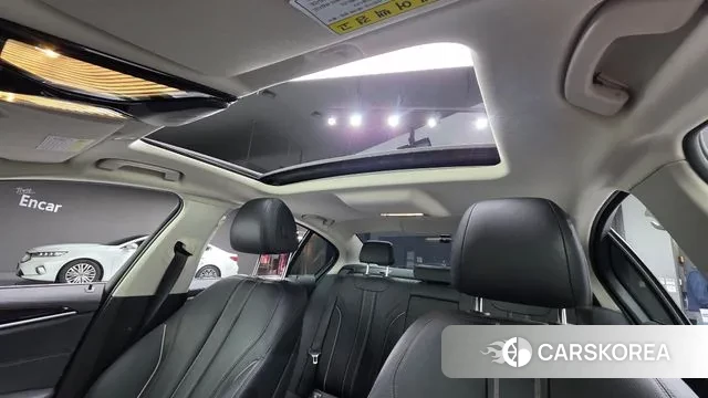 BMW 5 Series (G30) 2018 Белый из Кореи, фото 3