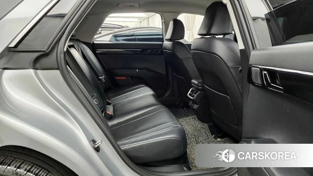 Hyundai Grandeur (GN7) 2024 Серебристо-серый из Кореи, фото 3