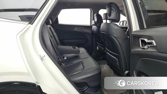Kia Sportage 5th Generation Hybrid 2023 Белый из Кореи, фото 3