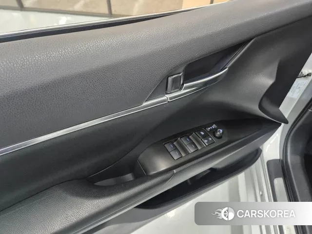 Toyota Camry (XV70) 2023 Серебряный из Кореи, фото 3