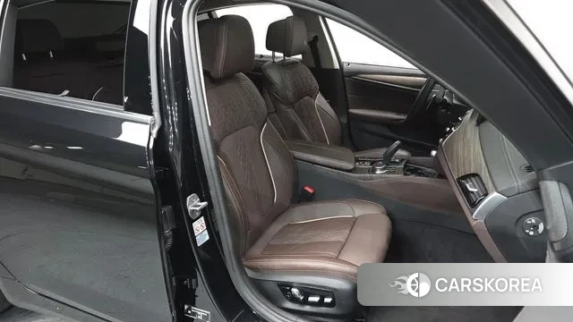 BMW 5 Series (G30) 2022 Черный из Кореи, фото 3