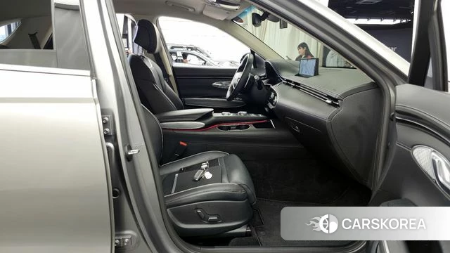 Genesis GV70 2021 Серебристо-серый из Кореи, фото 3