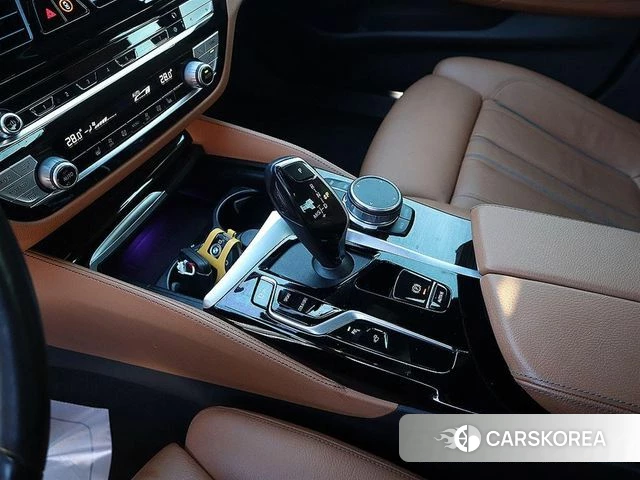 BMW 5 Series (G30) 2021 Белый из Кореи, фото 3