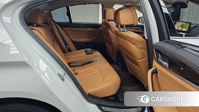 BMW 5 Series (G30) 2023 Белый из Кореи, фото 3