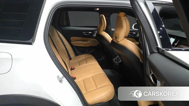 Volvo V60 Cross-Country 2nd Generation 2021 Белый из Кореи, фото 3