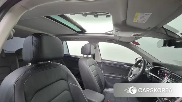 Volkswagen Tiguan second Generation 2023 Белый из Кореи, фото 3