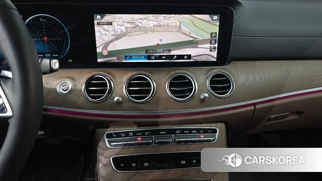 Mercedes-Benz E-Class W213 2023 Белый из Кореи, фото 3