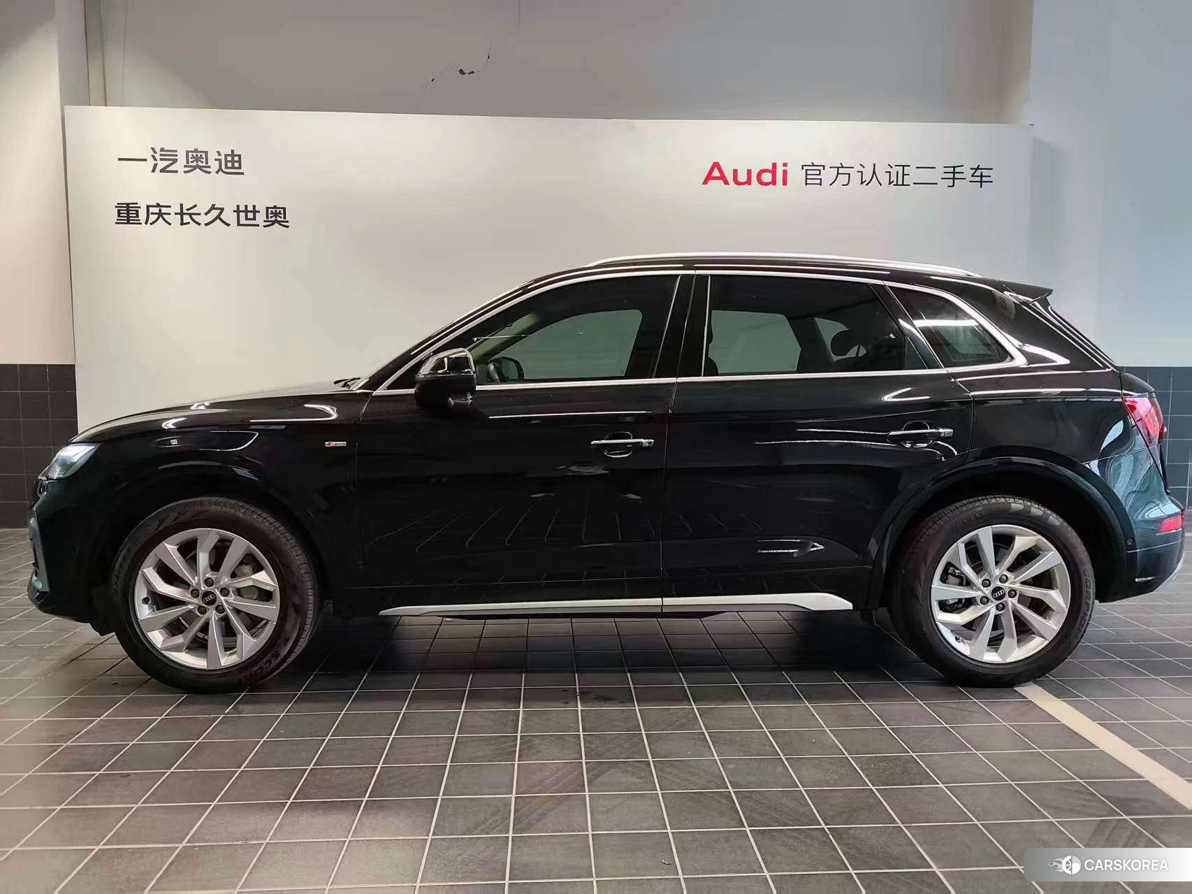 Audi Q5L 2021 Черный из Китая, фото 3