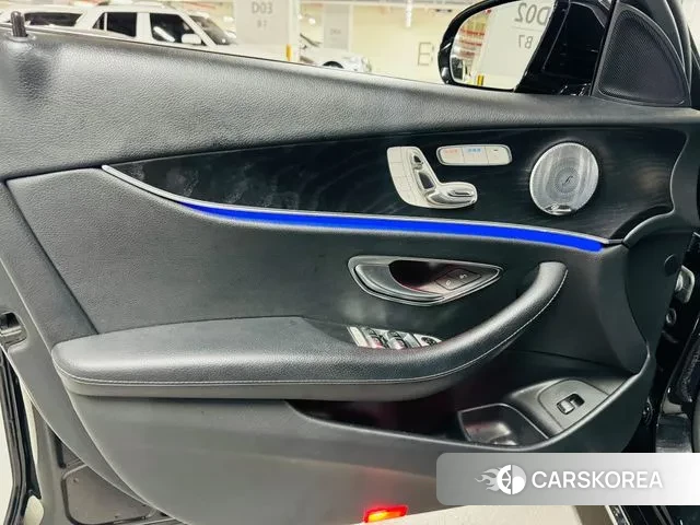 Mercedes-Benz E-Class W213 2018 Черный из Кореи, фото 3