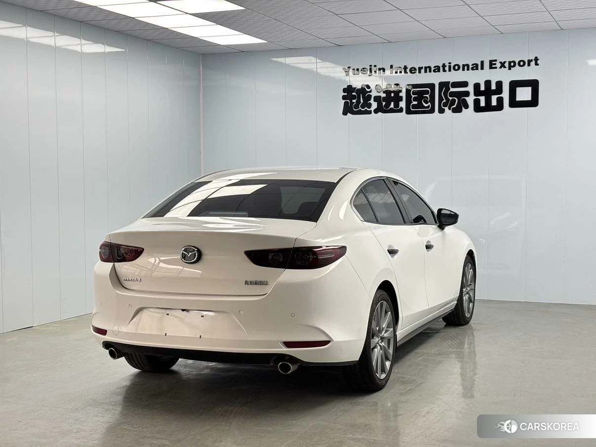 Mazda 3 2022 Белый из Китая, фото 3