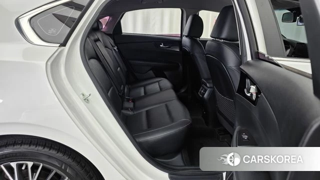 Kia The New K3 2nd generation 2021 Белый из Кореи, фото 3