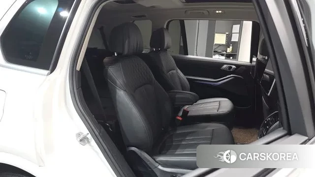 BMW X7 (G07) 2022 Белый из Кореи, фото 3
