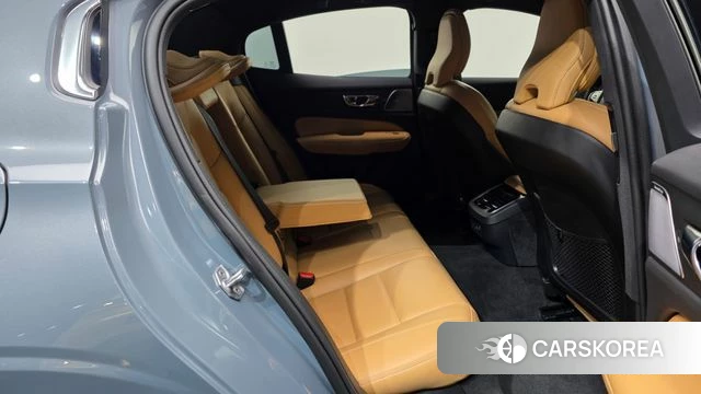 Volvo S60 3rd generation 2022 Серебристо-серый из Кореи, фото 3